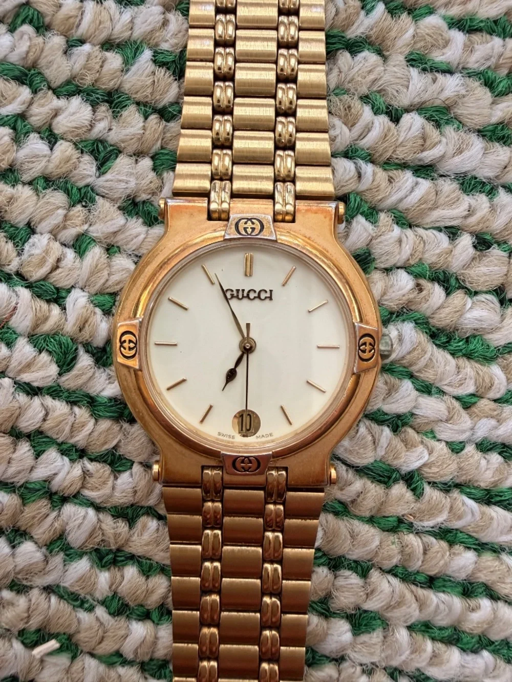 Gucci 9200M Unisex Quartz Watch Gold Dial
